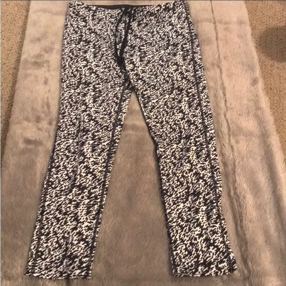 Nike Dri Fit Pronto Essential Running Crop Legging